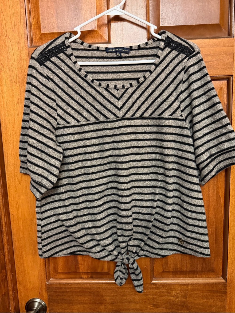 Adrienne Vittadini Womens XL Gray Black Striped V-Neck Knit Lace Top